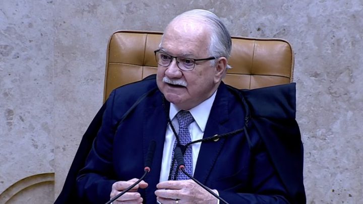 Discussão entre Fachin e Dino, suspeições e silêncio marcam início de sessão sob tensão no STF