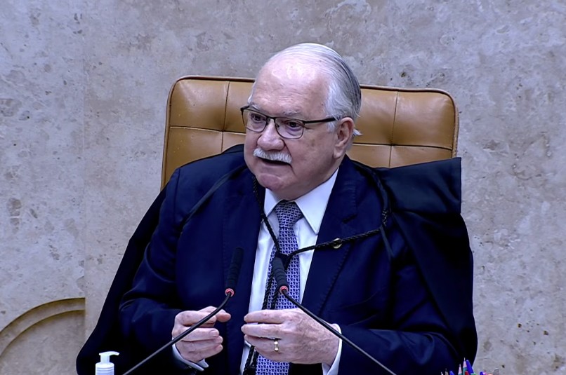 Discussão entre Fachin e Dino, suspeições e silêncio marcam início de sessão sob tensão no STF