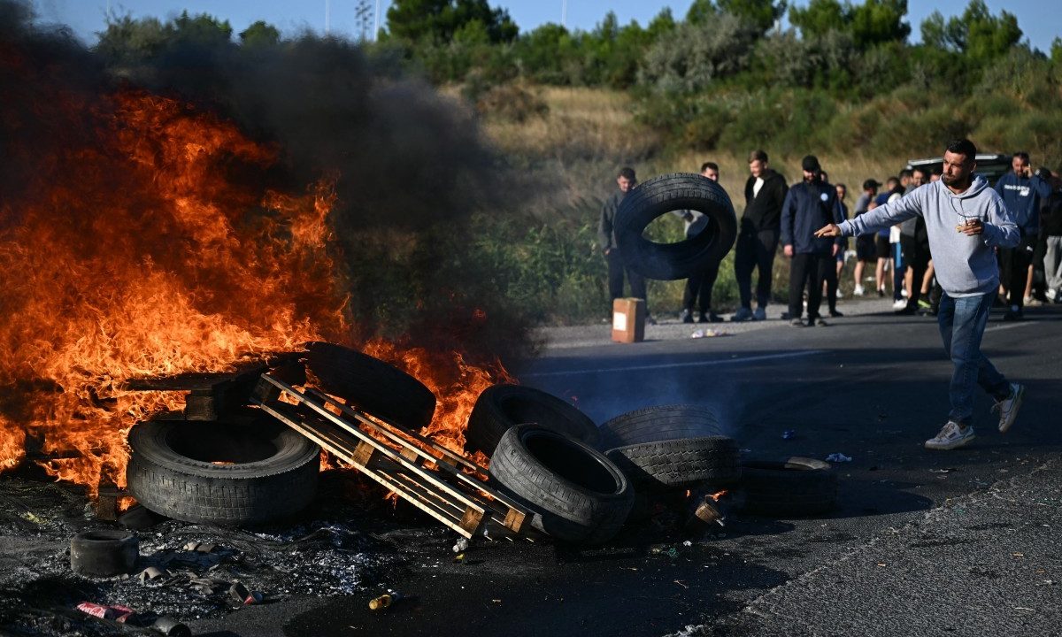 Disparada nos preços dos combustíveis provoca protestos ao redor do mundo em meio à guerra dos EUA com o Irã