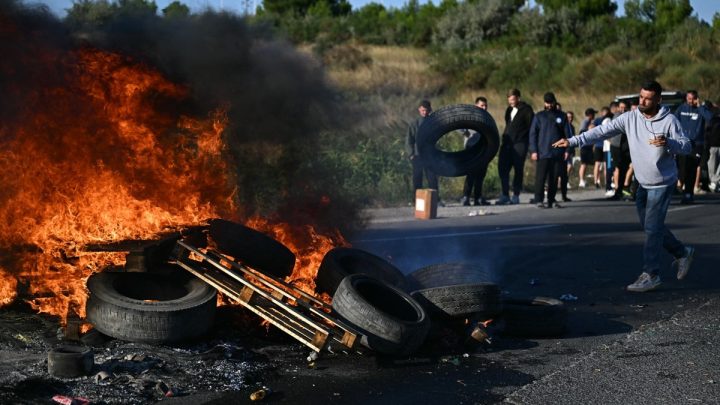 Disparada nos preços dos combustíveis provoca protestos ao redor do mundo em meio à guerra dos EUA com o Irã