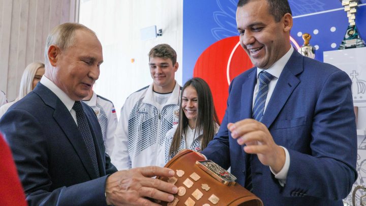 Empresário russo vinculado ao Kremlin pagou por festa do filho mais velho de Trump nas Bahamas: 'presente generoso'