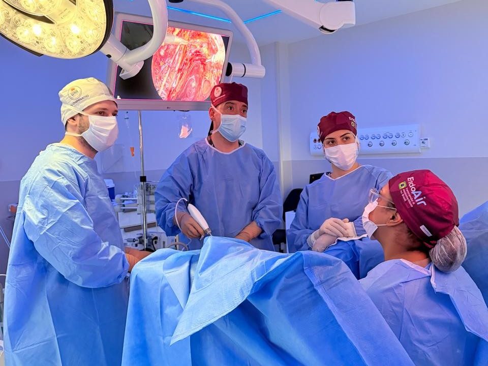 Endometriose: cirurgia rara realizada no Brasil trata ao mesmo tempo a condição em três regiões do corpo