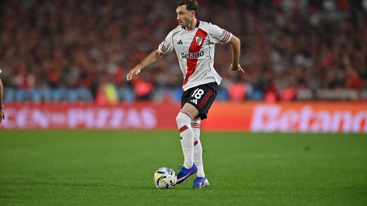 Entre Flamengo e River Plate, Viña segue encostado e vive impasse para continuidade da carreira