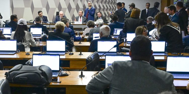 Escala 6x1: líder do governo reconhece não ter ‘garantia’ de votos e análise deve ficar para depois das eleições