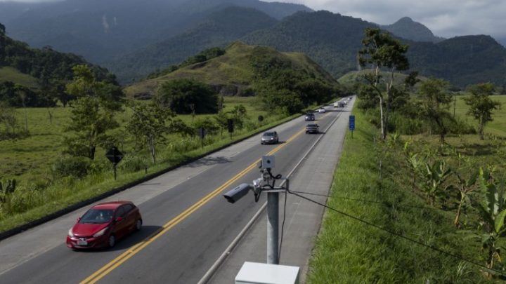 Especialistas afirmam que país já tem capacidade para implantar radar de velocidade média, mas veem desafio regulatório