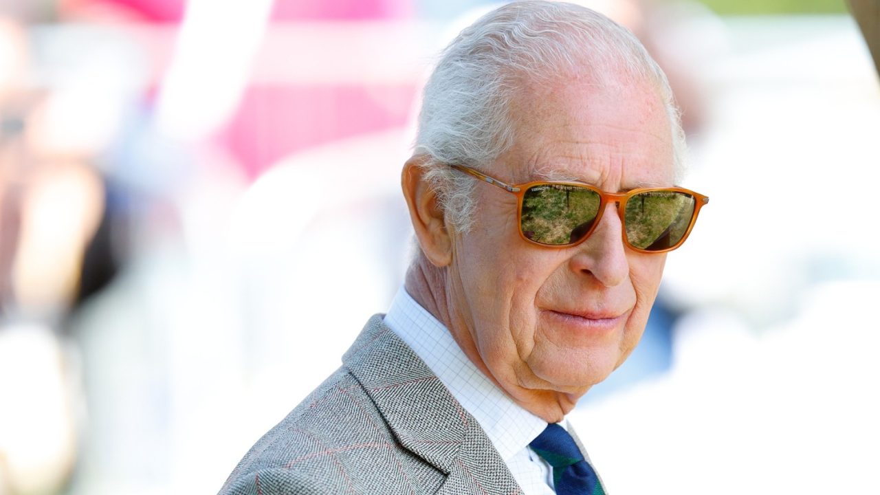 Ex-namorada tida como "alma gêmea" do rei Charles morre na Inglaterra aos 75 anos