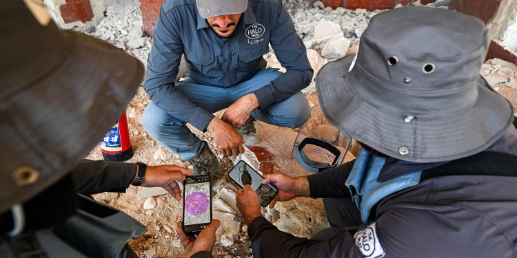 Explosivos não detonados causam mortes e ferimentos a cada seis horas na Síria