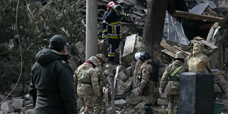 Explosões em instalação militar deixam dois mortos e mais de 80 feridos na Bolívia