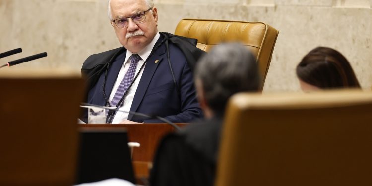 Fachin considera assumir relatoria do caso Master