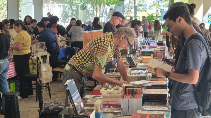 Feira do Livro da UFF terá descontos de até 50% e presença de acadêmico da ABL