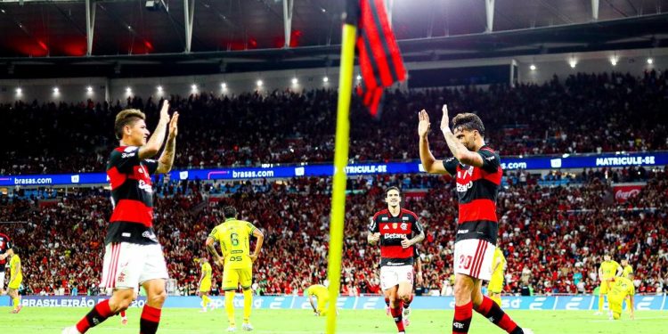 Flamengo vence jogo atrasado contra o Mirassol e fica um ponto atrás do Palmeiras no Brasileirão