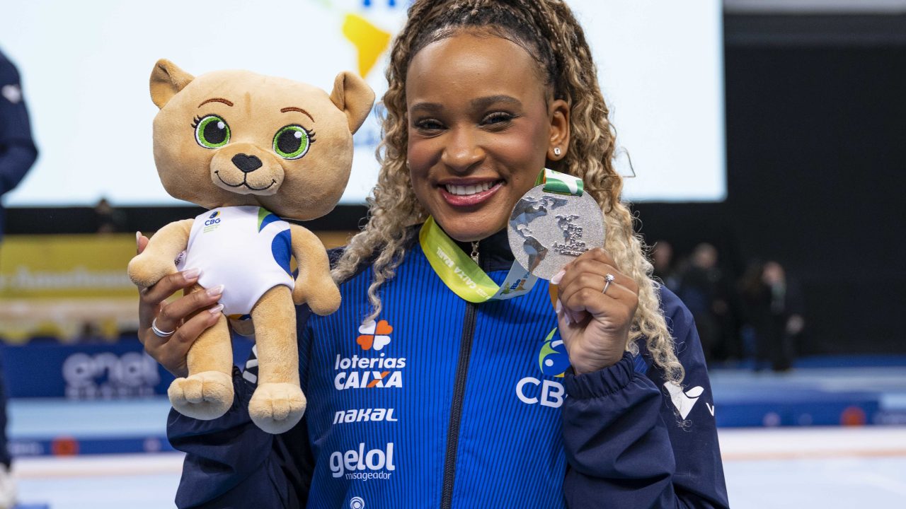 Flávia Saraiva conquista medalha de ouro nas barras assimétricas na Copa do Mundo de Ginástica