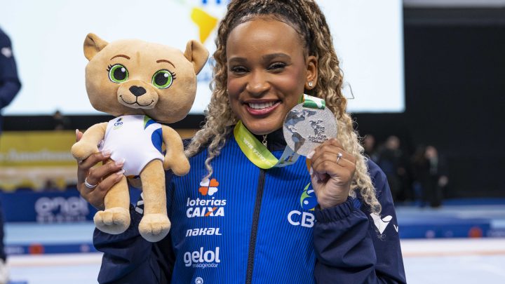 Flávia Saraiva conquista medalha de ouro nas barras assimétricas na Copa do Mundo de Ginástica