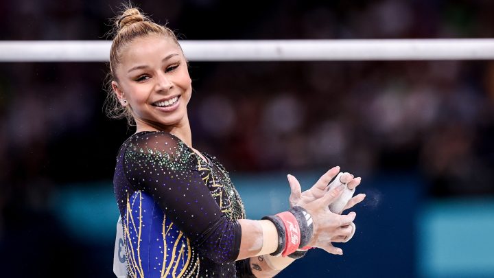 Flávia Saraiva leva medalha de ouro na prova da trave na Copa do Mundo de ginástica; Rebeca Andrade é prata