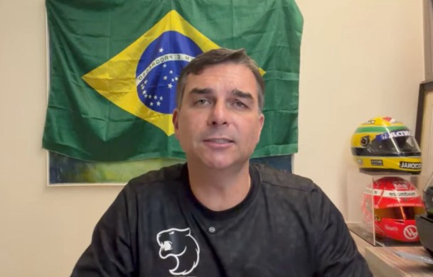 Flávio Bolsonaro desautoriza Zé Trovão por ação que questionou reajuste de Lula no Bolsa Família: 'Não pedi isso'