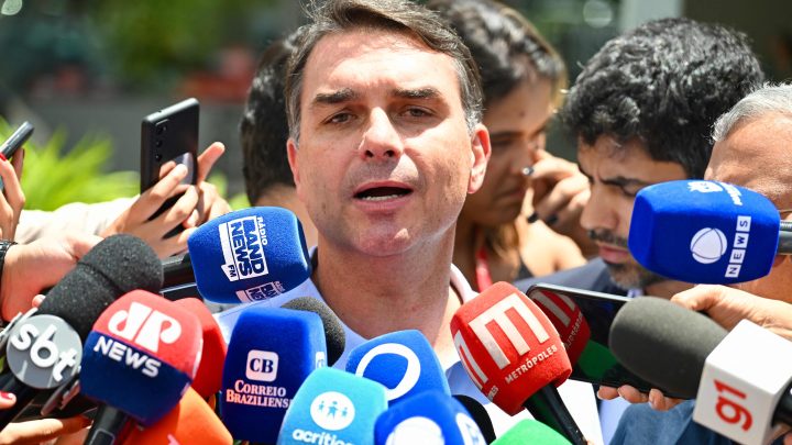 Flávio diz que operação sobre ‘Dark Horse’ é tentativa de ‘interferência política’ e que filme sobre o pai ‘não tem dinheiro público’