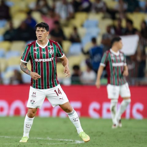 Fluminense: Cano sente dores na posterior da coxa direita, sai do Maracanã mancando e fará exame nesta quarta-feira
