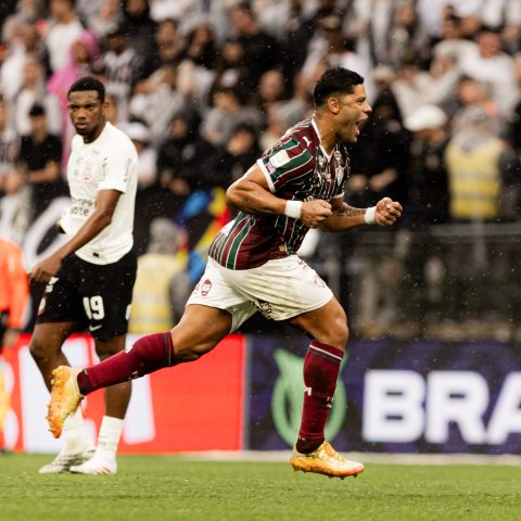 Fluminense joga bem no primeiro tempo, sofre empate, mas Hulk garante vitória sobre o Corinthians no Brasileirão