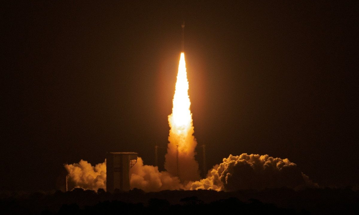 Foguete europeu Vega-C coloca em órbita com sucesso dois satélites de observação da Terra