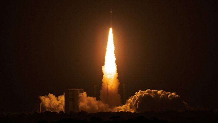 Foguete europeu Vega-C coloca em órbita com sucesso dois satélites de observação da Terra