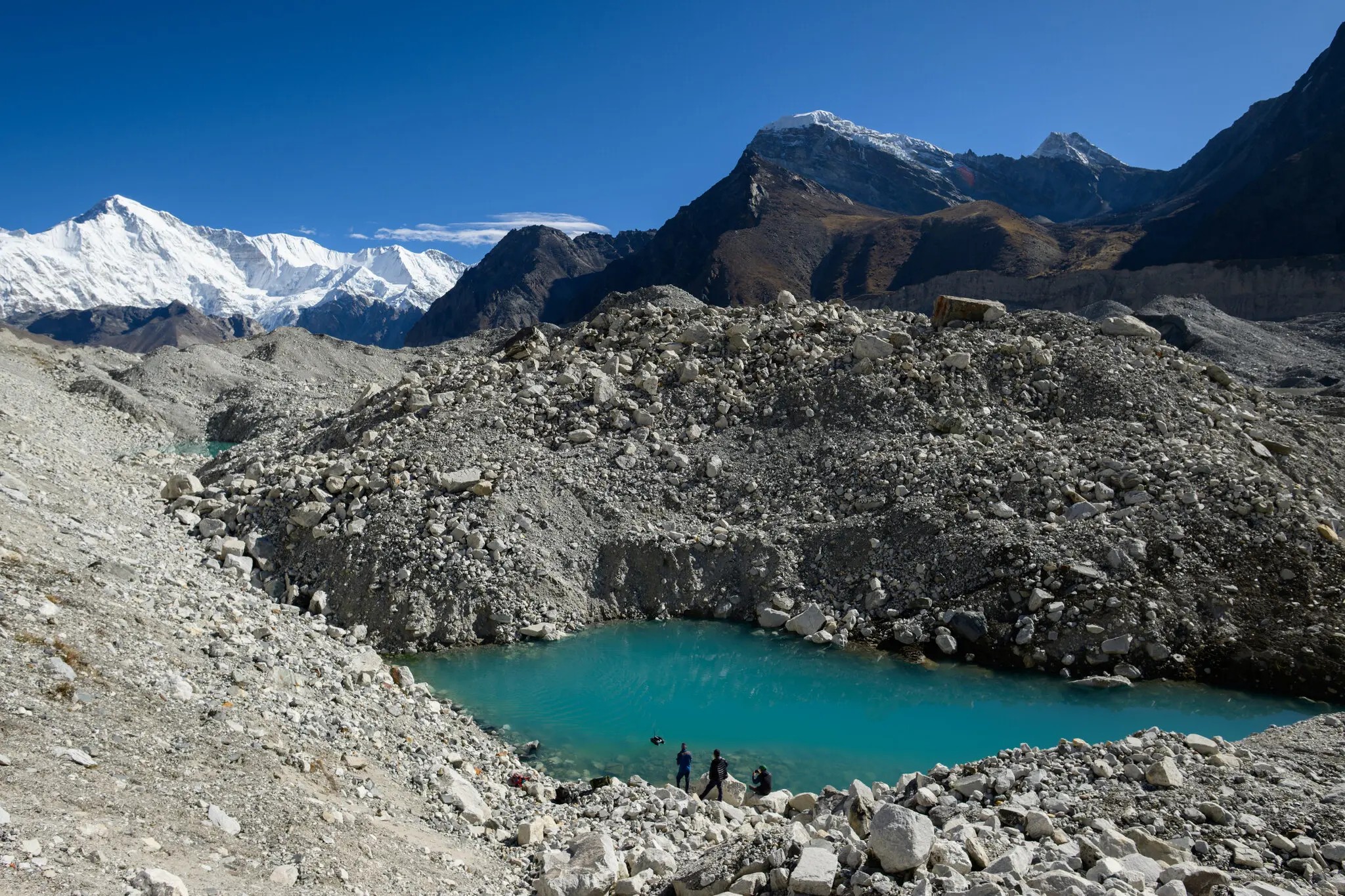 Fuligem da poluição do ar acelera derretimento de geleiras e pode ter contribuído para desastre no Nepal, dizem cientistas