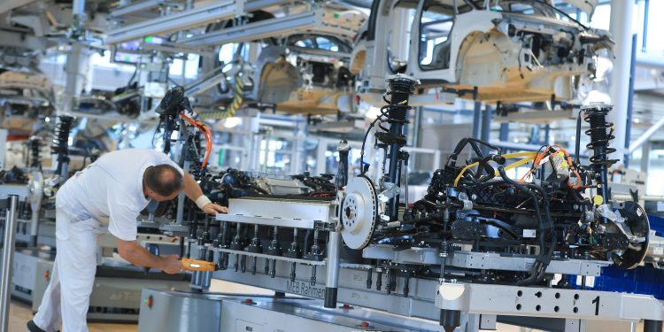 Gigantes da indústria da Alemanha querem ampliar jornada no país para 40 horas sem aumento de salário