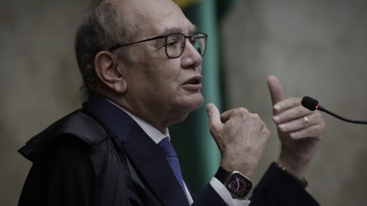 Gilmar questiona decisão de Moraes e aponta competência do plenário para explicar interrupção de julgamento sobre afastamento de Andrei