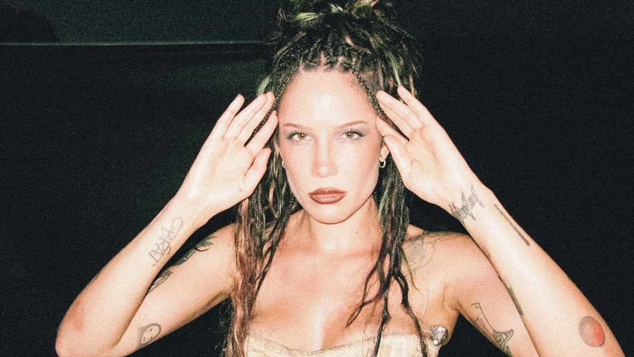 Halsey no Rock in Rio: cantora convive com lúpus, síndrome rara e outros problemas de saúde; entenda