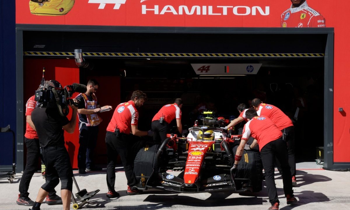 Hamilton lamenta perda da possível 1ª pole em três anos por 0,189s e cobra que Ferrari 'trabalhe mais'