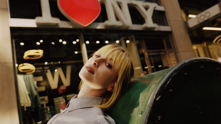 Hayley Williams se pronuncia sobre a morte do ex-marido, Chad Gilbert: 'Serei eternamente grata'