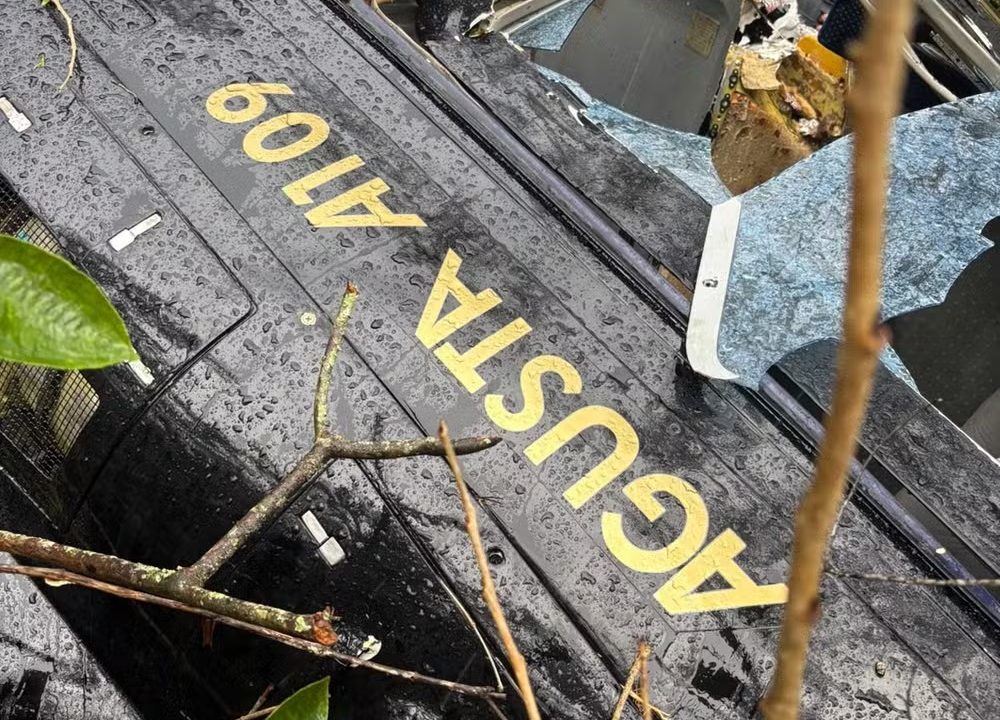 Helicóptero cai em mata no interior de SP; um dos ocupantes deu nome falso, diz PM