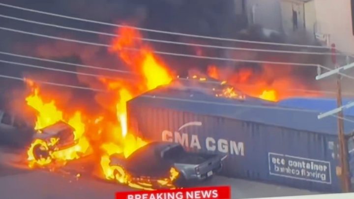 Helicóptero de TV cai durante cobertura de acidente em Los Angeles e deixa três mortos