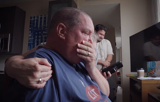 Homem com ELA volta a falar após chip transformar pensamentos em voz; veja momento