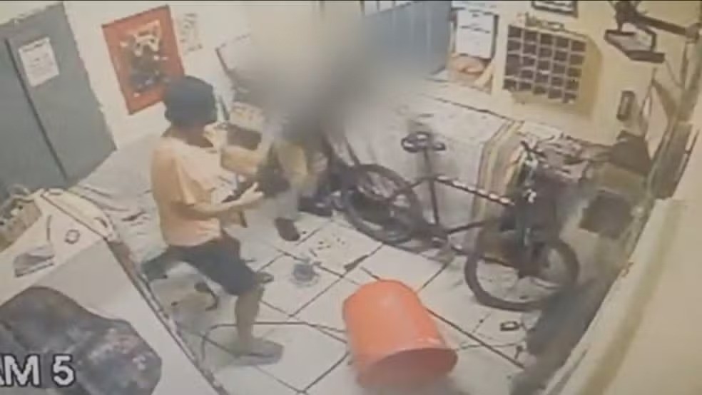 Homem é preso após esfaquear porteiro idoso em hotel no Centro de Niterói