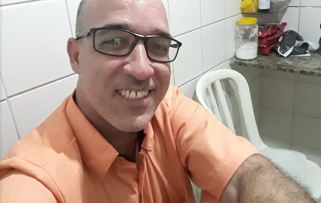 Homem morto a tiros dentro de BRT era gerente de farmácia e estava a caminho do trabalho quando foi atingido