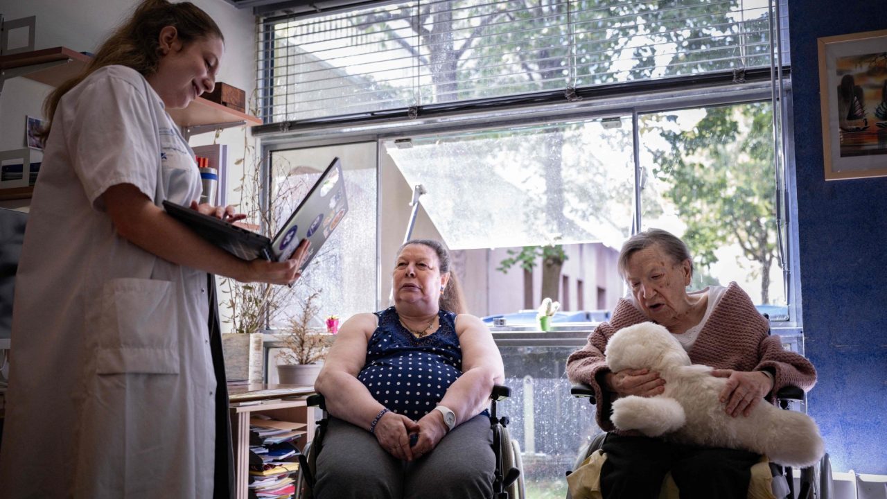 IA e robôs se tornam aliados no cuidado de pacientes com Alzheimer