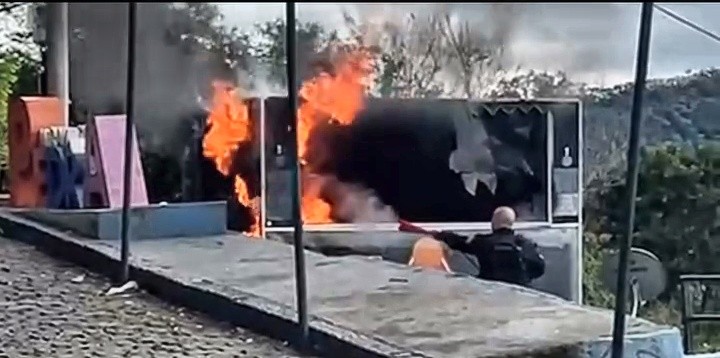 Incêndio destrói barraca no Mirante do Pedrão, no Rio