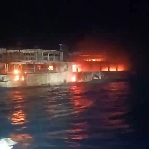 Incêndio em balsa nas Filipinas deixa cinco mortos e 87 desaparecidos