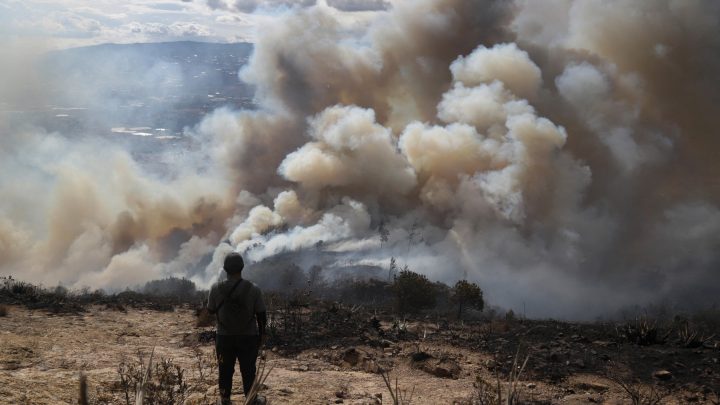 Incêndio perto de cidade turística na Colômbia tem 75% da área controlada