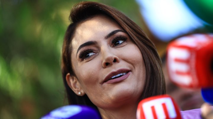 Internada, Michelle faz tratamento com medicamentos desde agosto, quando crise de enxaqueca a tirou de convenção do PL