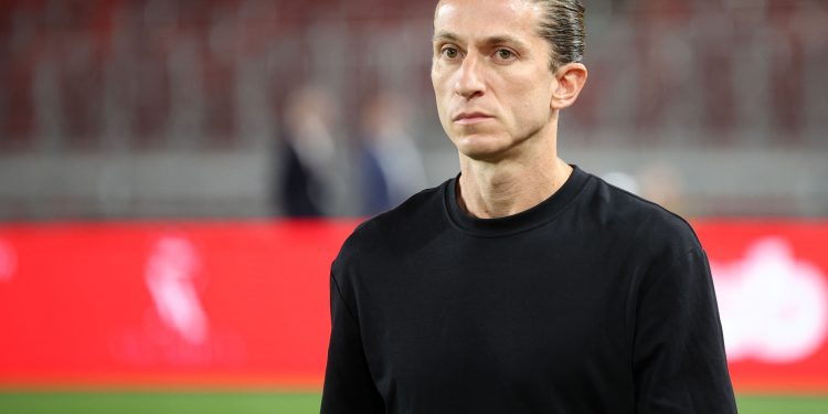 Invicto no Monaco, Filipe Luís reencontra PSG e tem primeiro grande teste na França