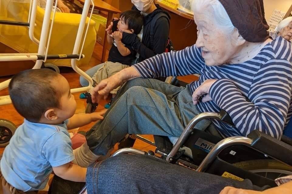 Japão supera pela primeira vez marca de 100 mil pessoas com mais de 100 anos