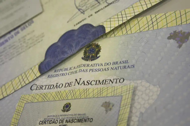 Justiça nega pedido de homem para retirar sobrenome 'Flor' ao alegar que sofre piadas