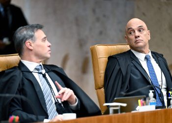 Lado a lado e sem menções à crise: os registros do primeiro encontro entre Mendonça e Moraes após embate sobre Vorcaro