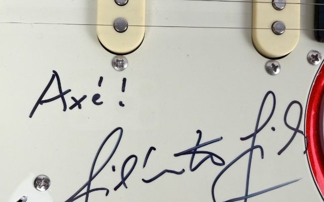 Leilão de itens autografados por astros do Rock in Rio termina nesta sexta; renda será destinada ao combate à fome
