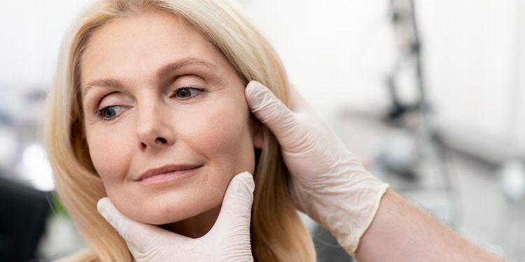 Lifting facial: o que você precisa saber antes de fazer a cirurgia