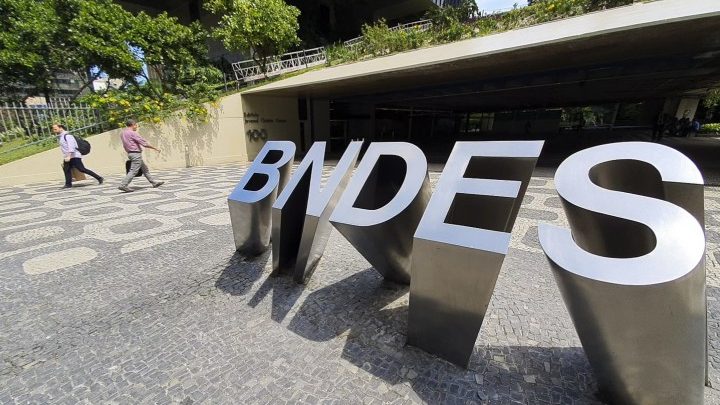 Lula autoriza BNDES a criar novas empresas, mas veta fundo para financiar exportadores