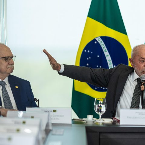 Lula procura ministros do STF, tenta articular saída para crise na Corte, e campanha do PT atua para evitar impacto eleitoral