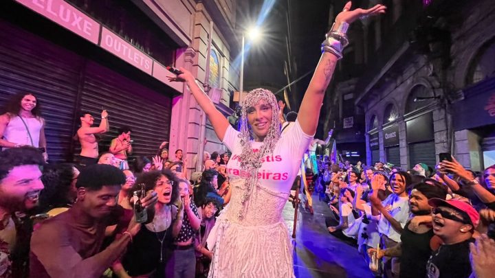 Marcha Trans & Travesti reúne participantes no Centro do Rio