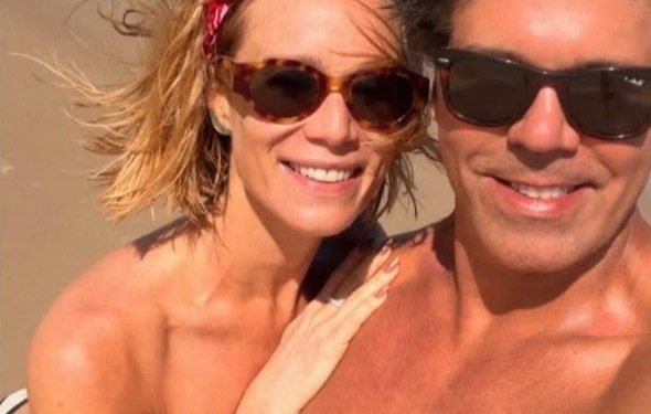 Mariana Ximenes compartilha foto na praia com novo namorado